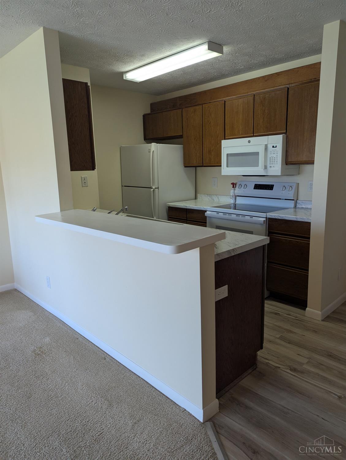 5985 Meadow Creek Drive 8