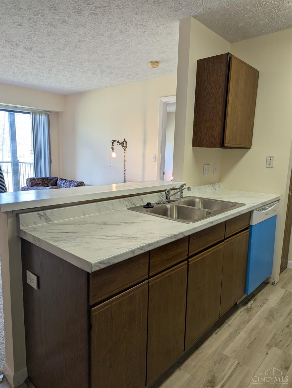 5985 Meadow Creek Drive 8