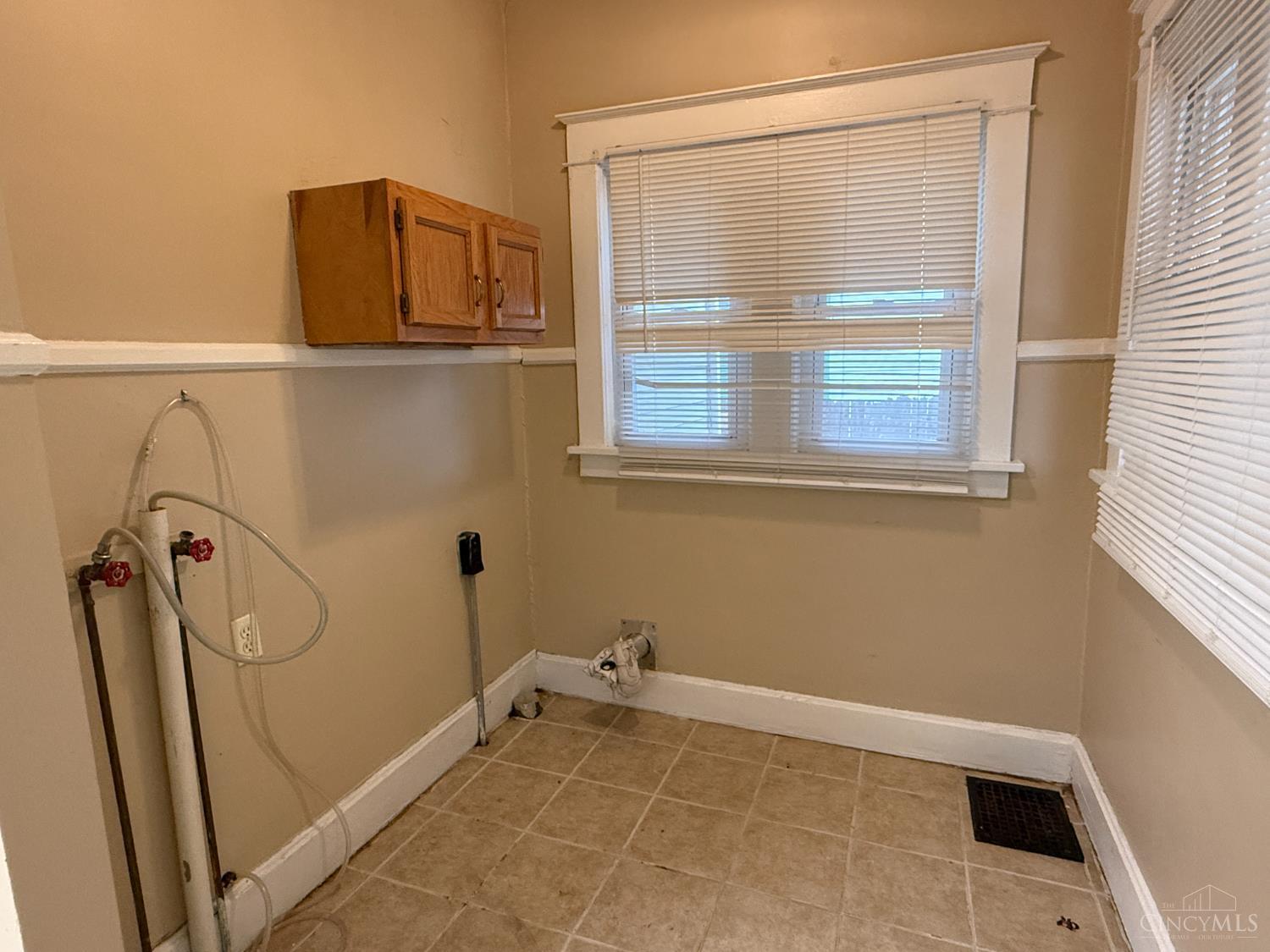 2312 S Sutphin Street