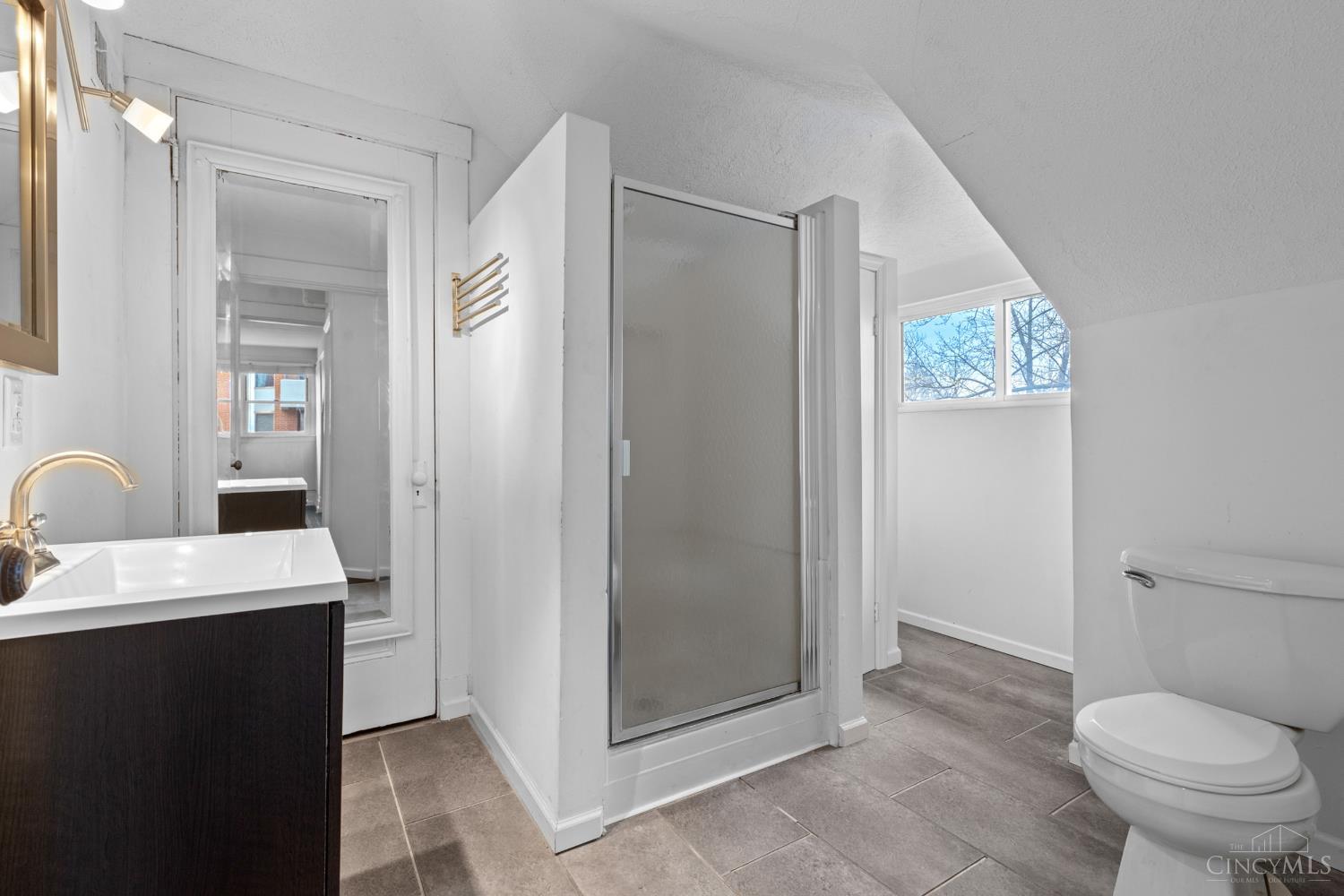 2100 St James Avenue