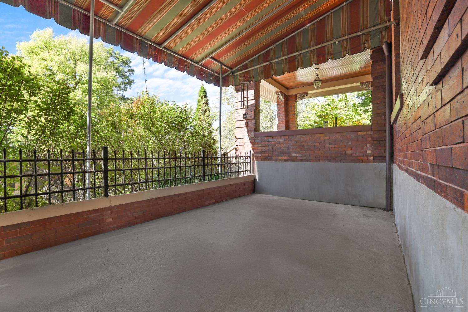 2100 St James Avenue