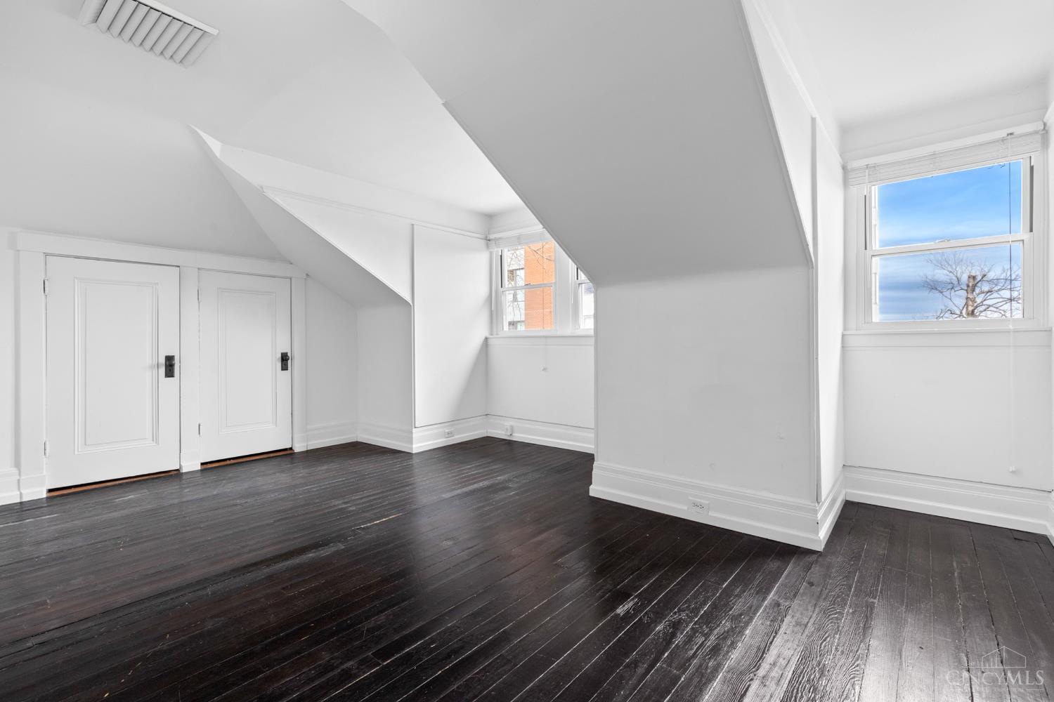 2100 St James Avenue