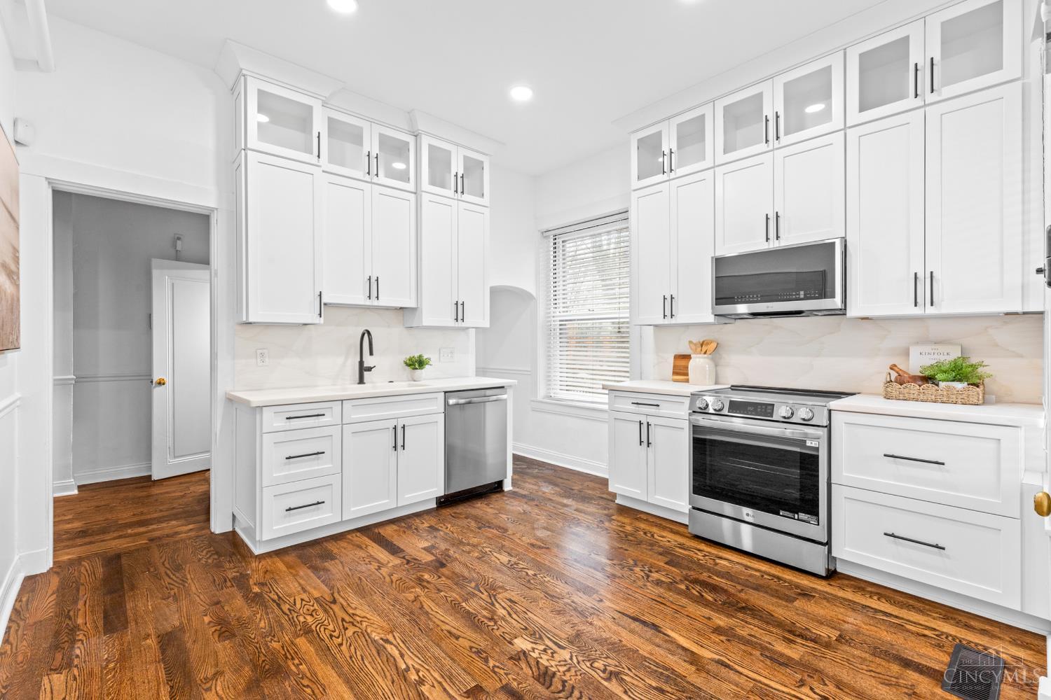 2100 St James Avenue