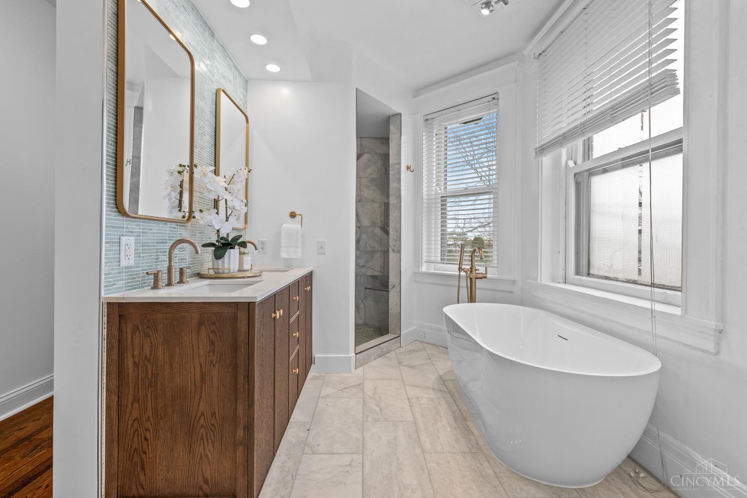 2100 St James Avenue