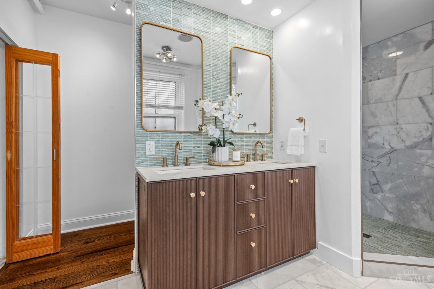 2100 St James Avenue