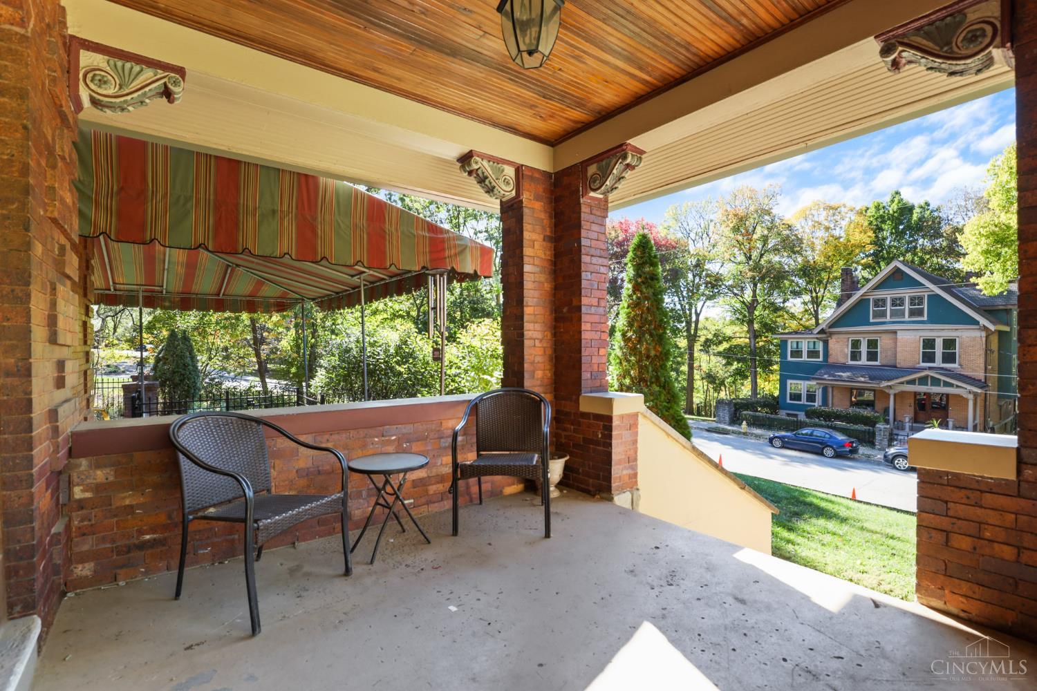 2100 St James Avenue