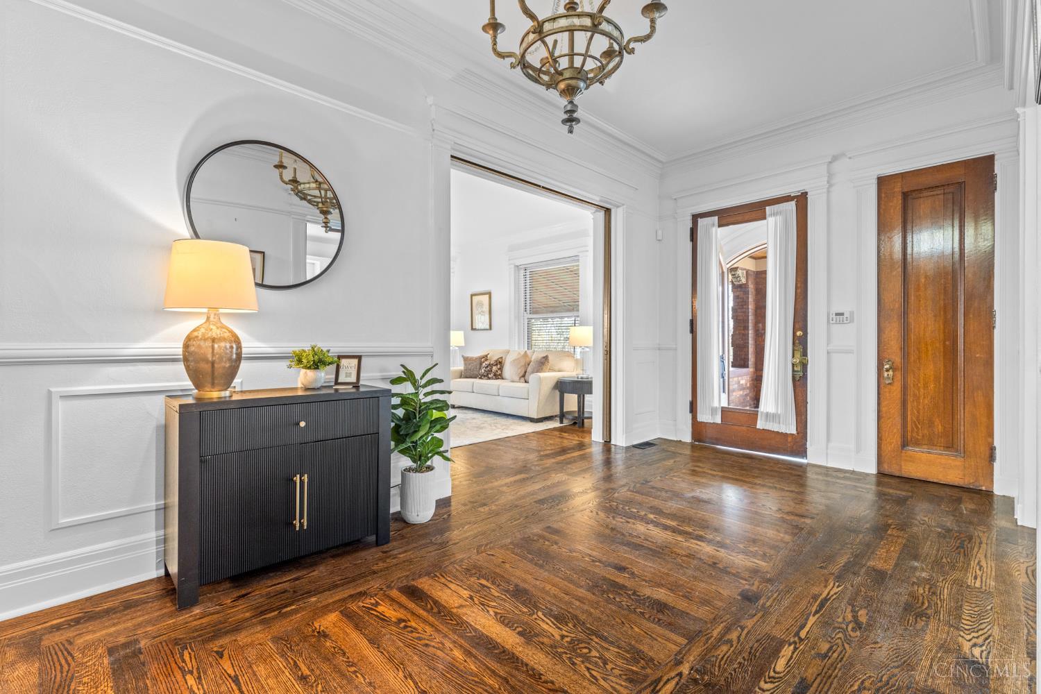 2100 St James Avenue