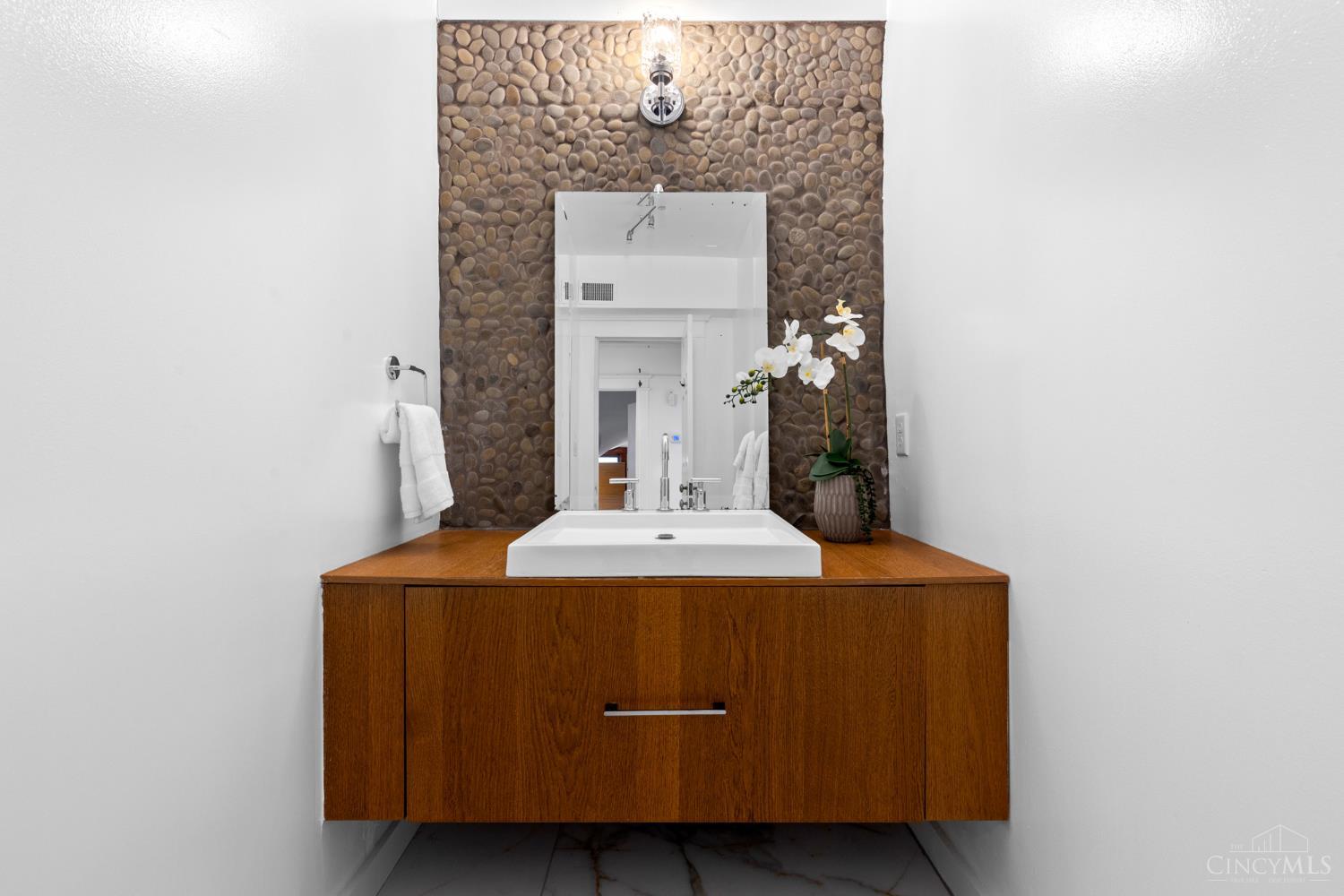 2100 St James Avenue