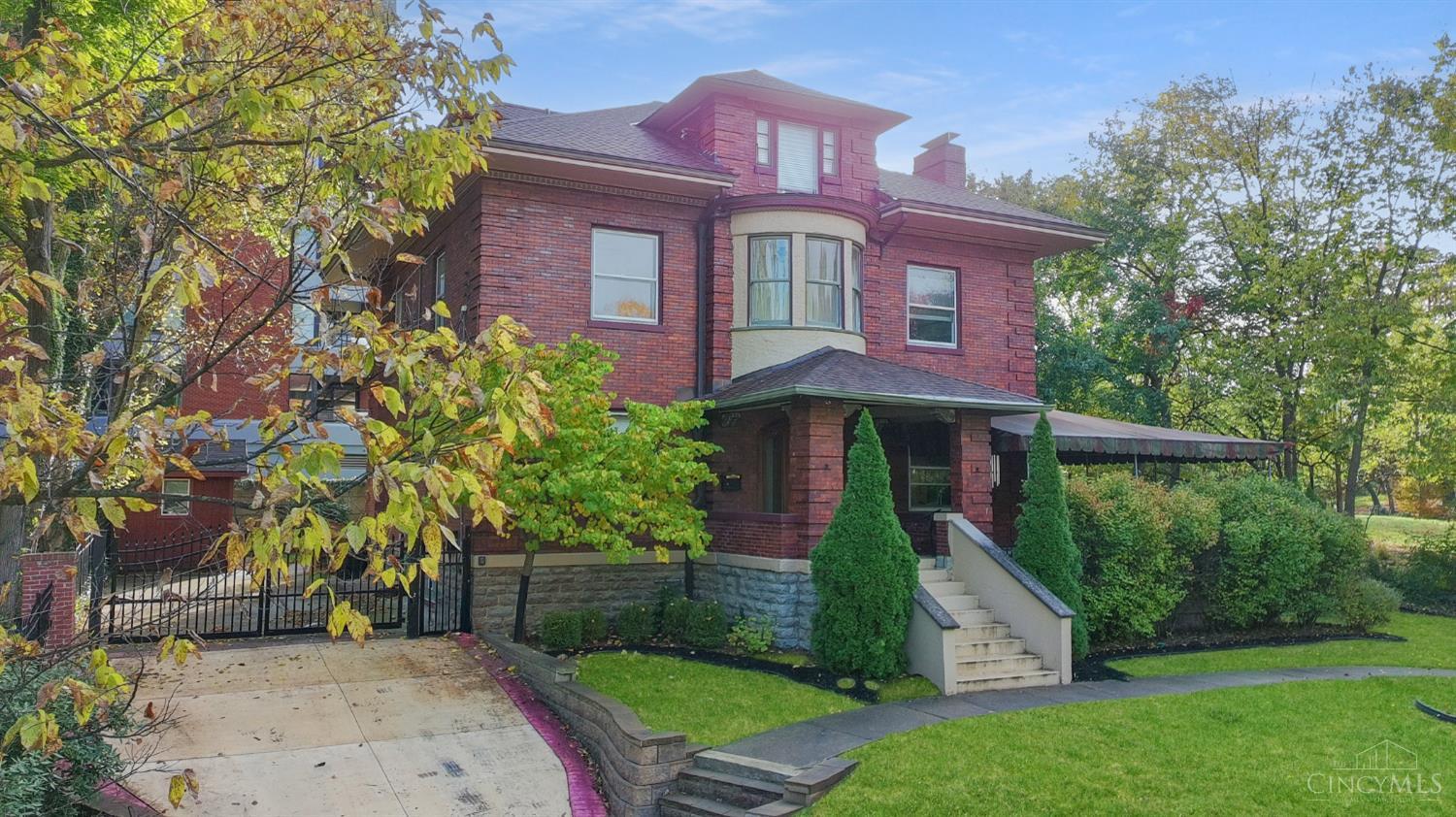 2100 St James Avenue