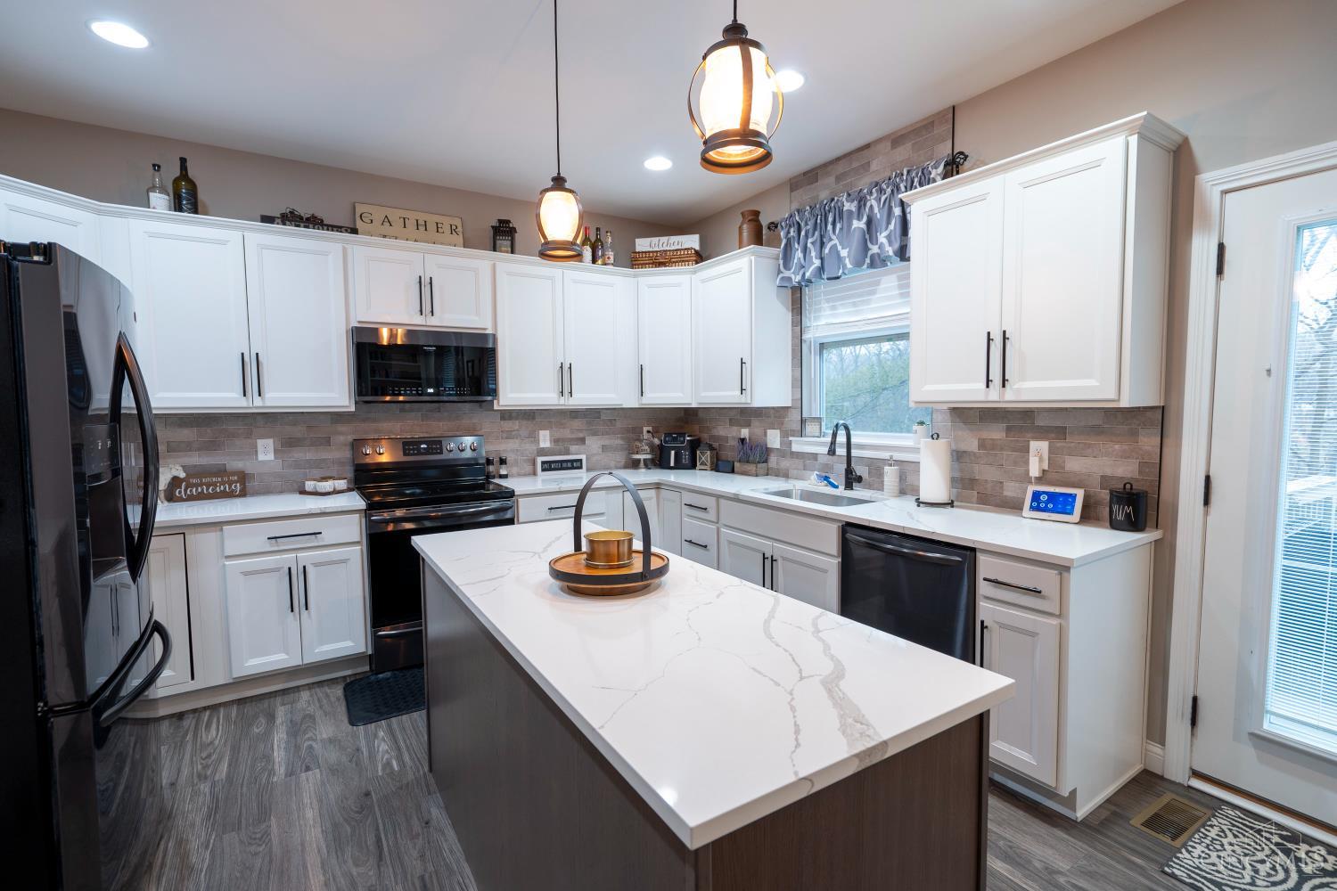 6104 Southern Hills Drive