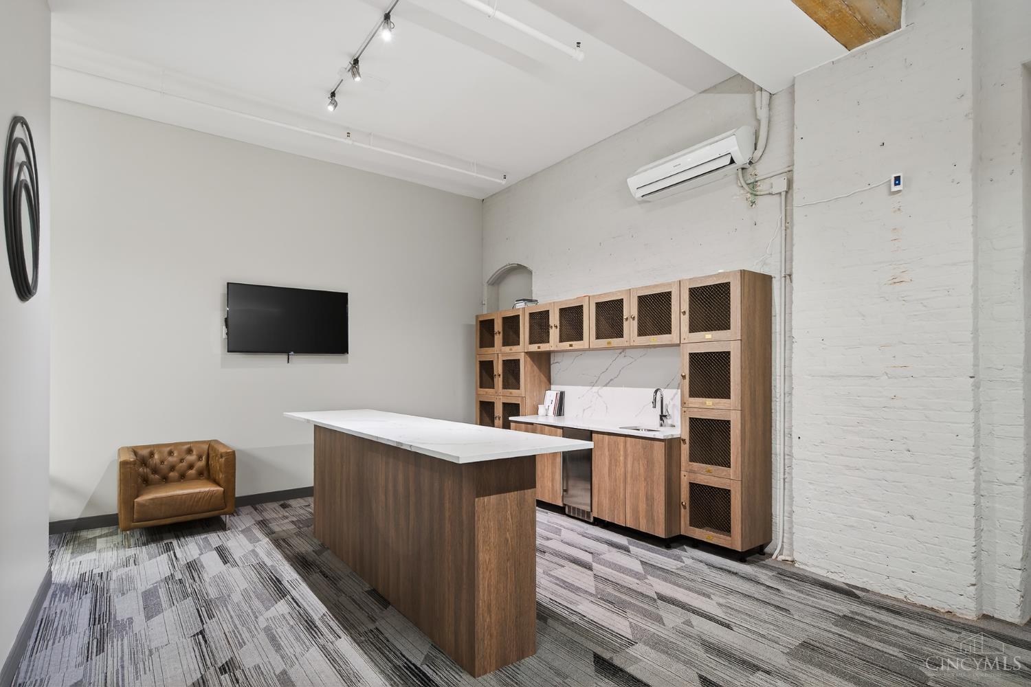 813 Broadway Street 101