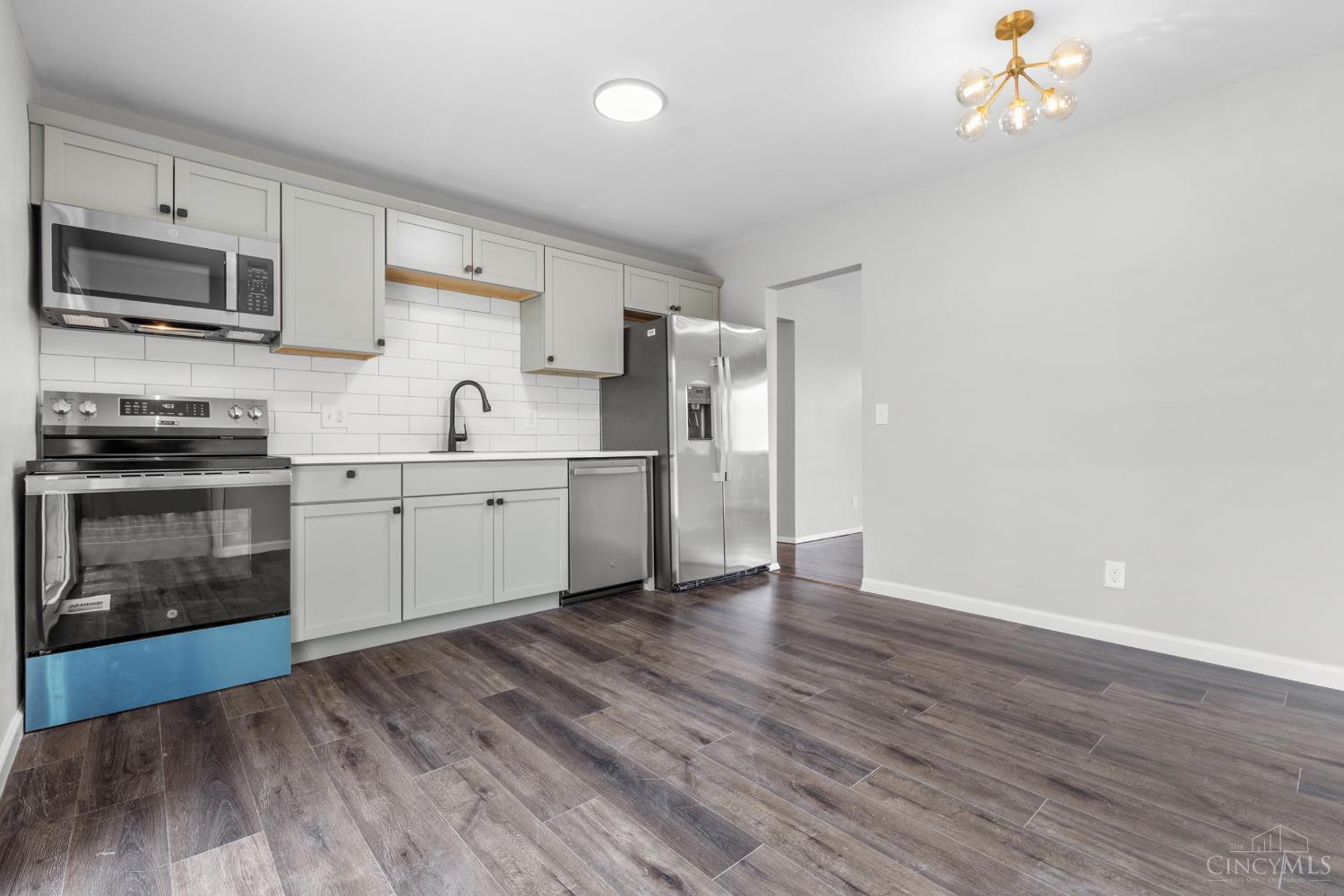 2043 E Teralta Circle