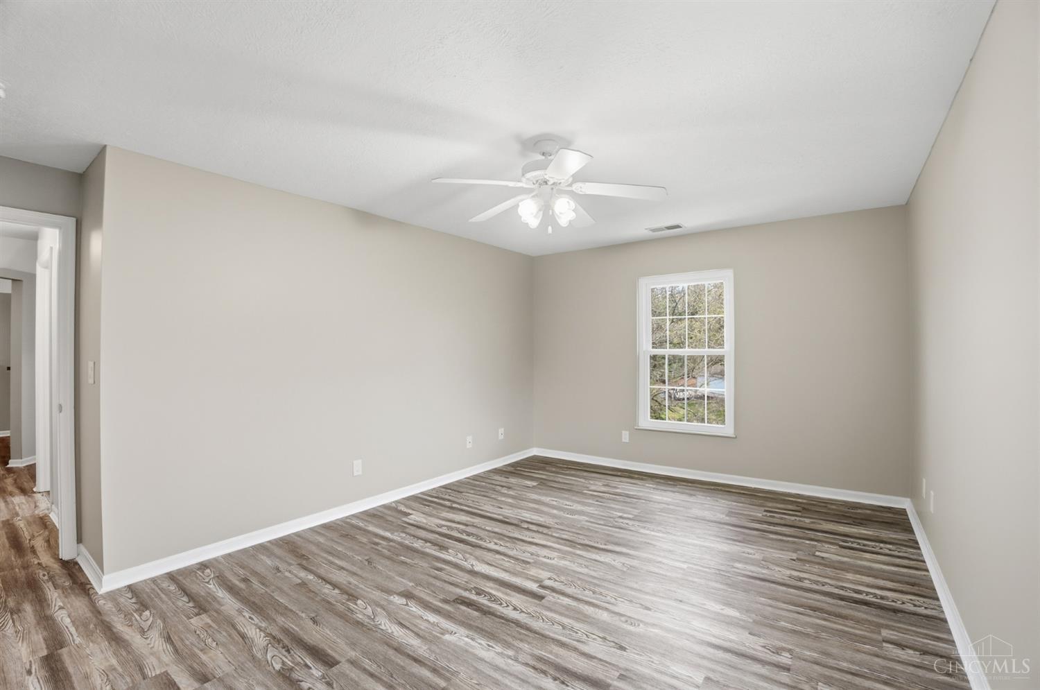 3675 W Galbraith Road 16