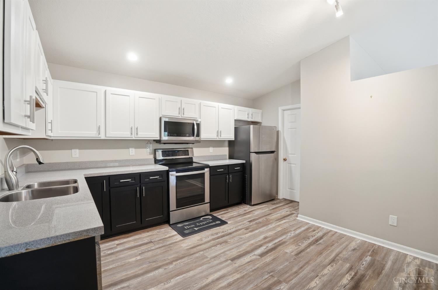 3675 W Galbraith Road 16