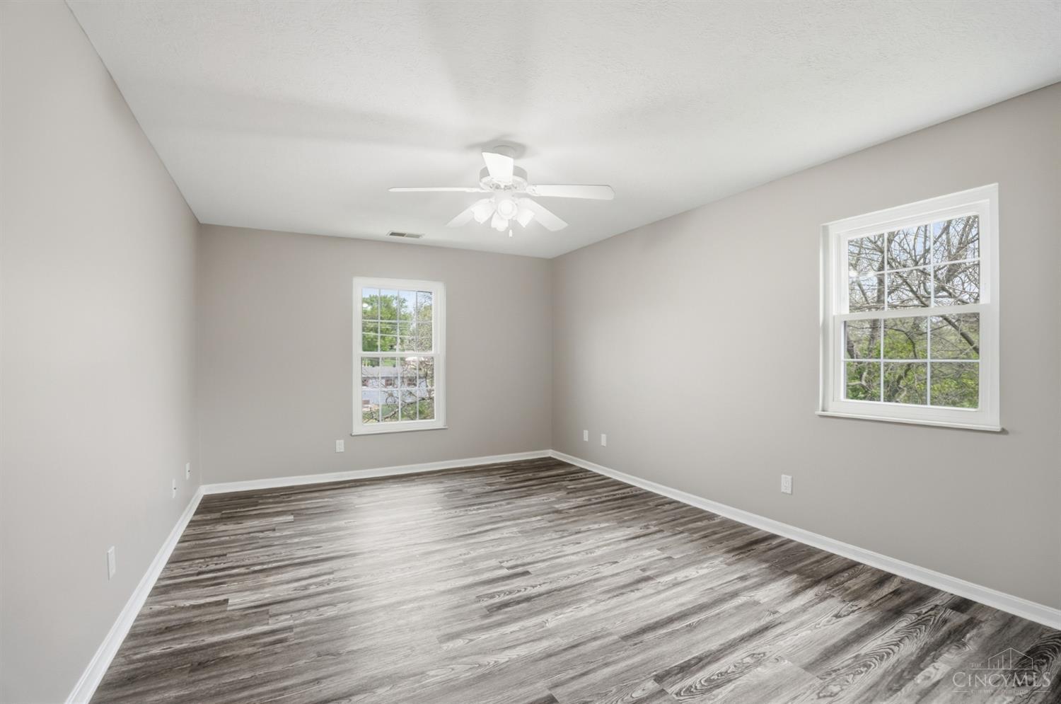 3675 W Galbraith Road 16