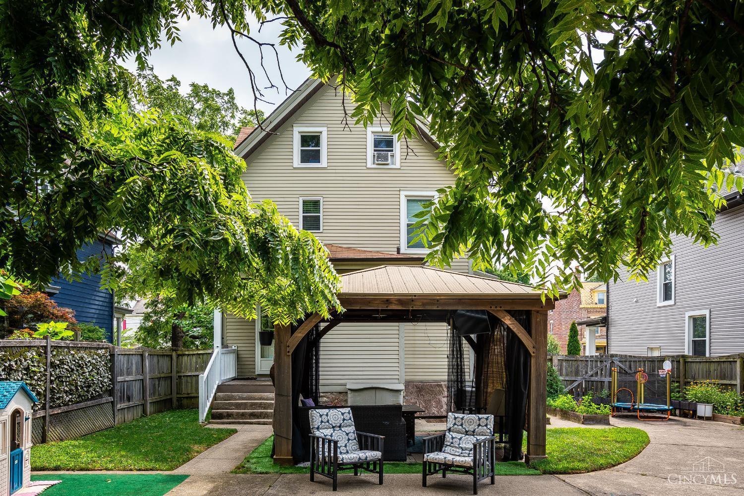 3923 S Madison
