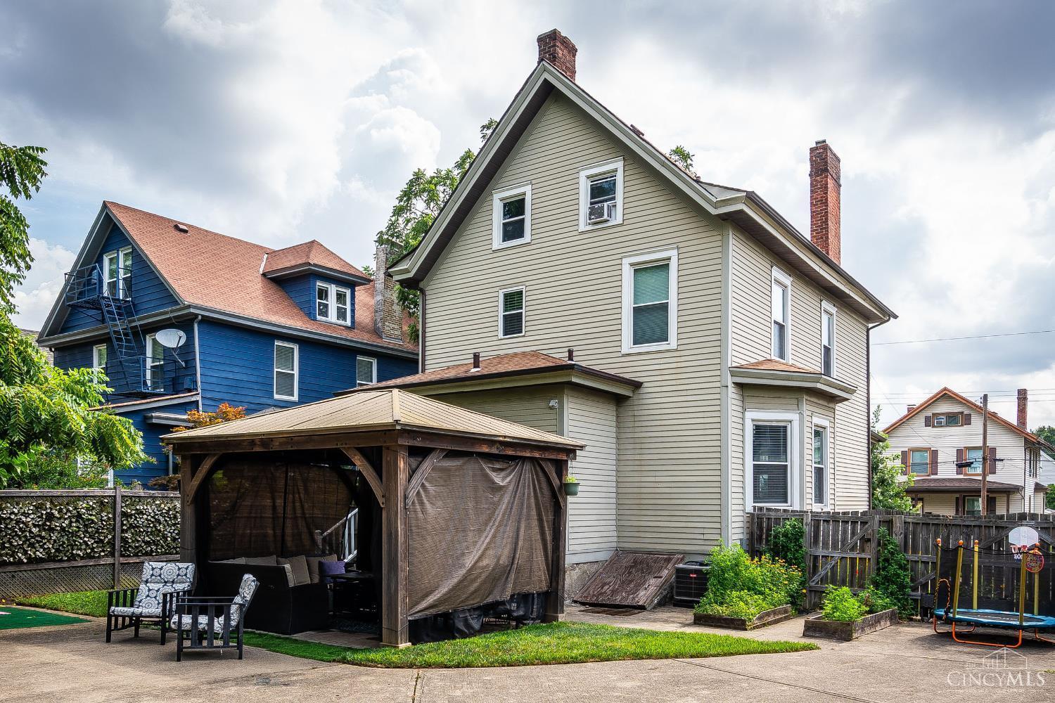 3923 S Madison
