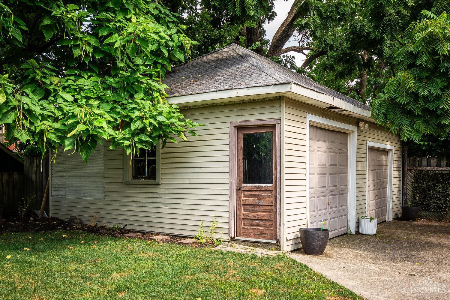 3923 S Madison