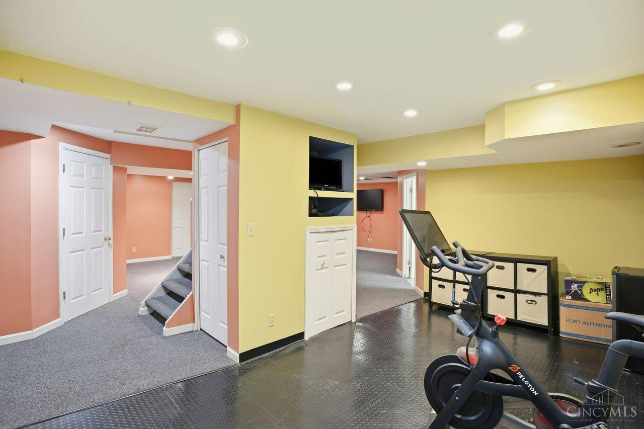 7027 Glenellyn Drive