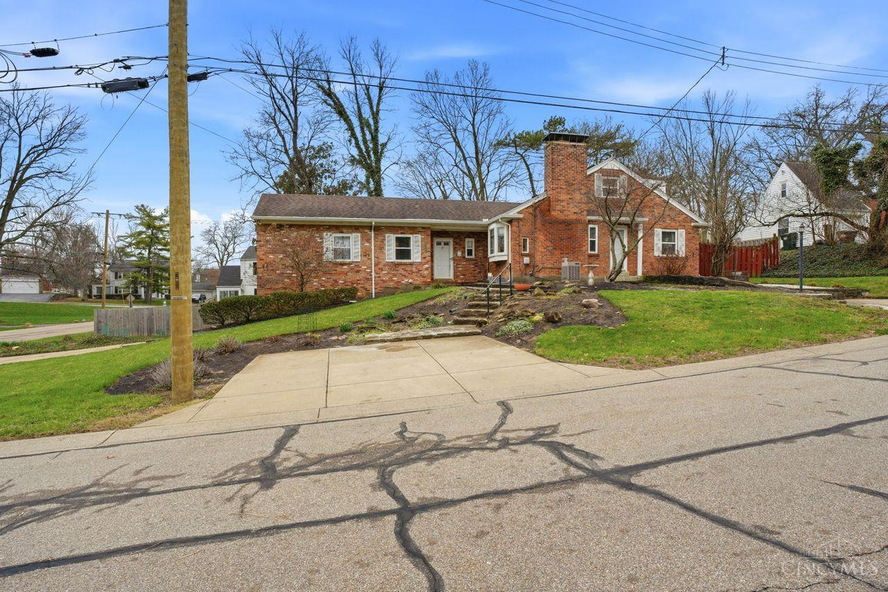 7027 Glenellyn Drive