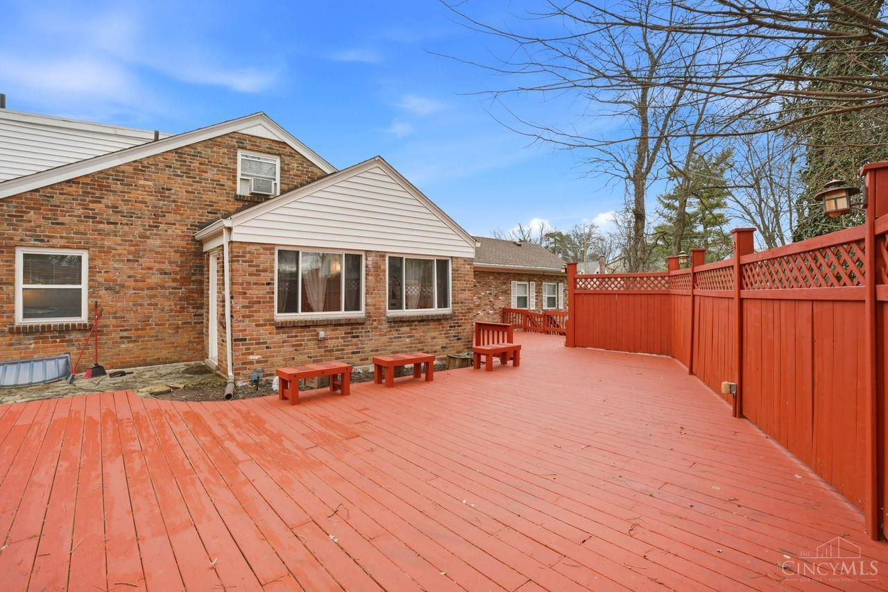 7027 Glenellyn Drive