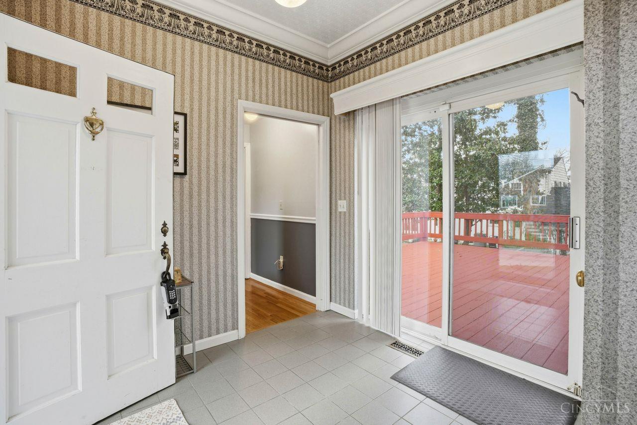 7027 Glenellyn Drive