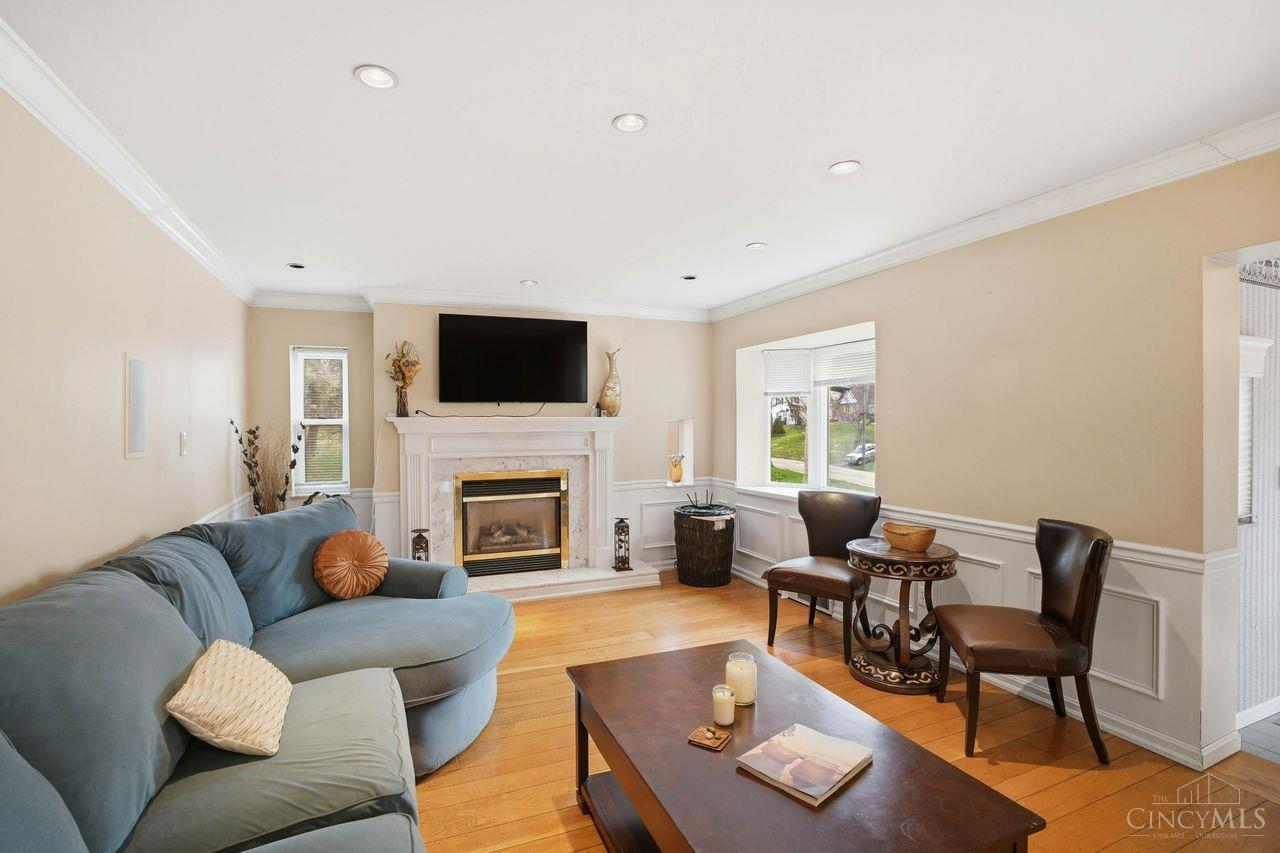 7027 Glenellyn Drive