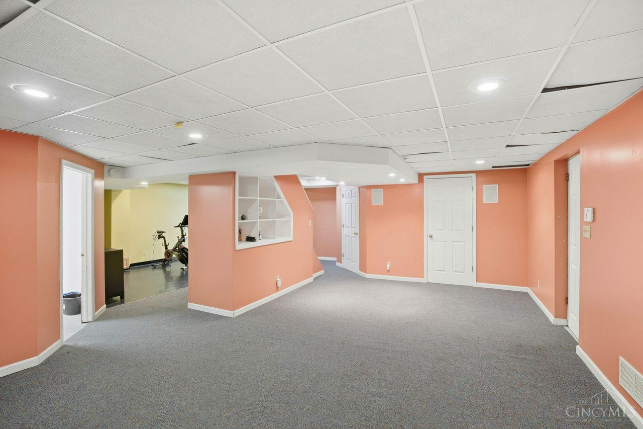 7027 Glenellyn Drive