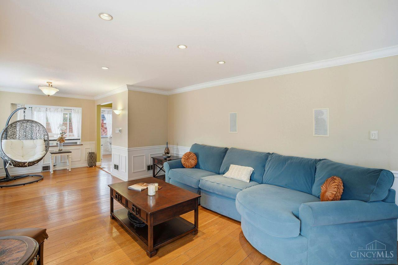 7027 Glenellyn Drive