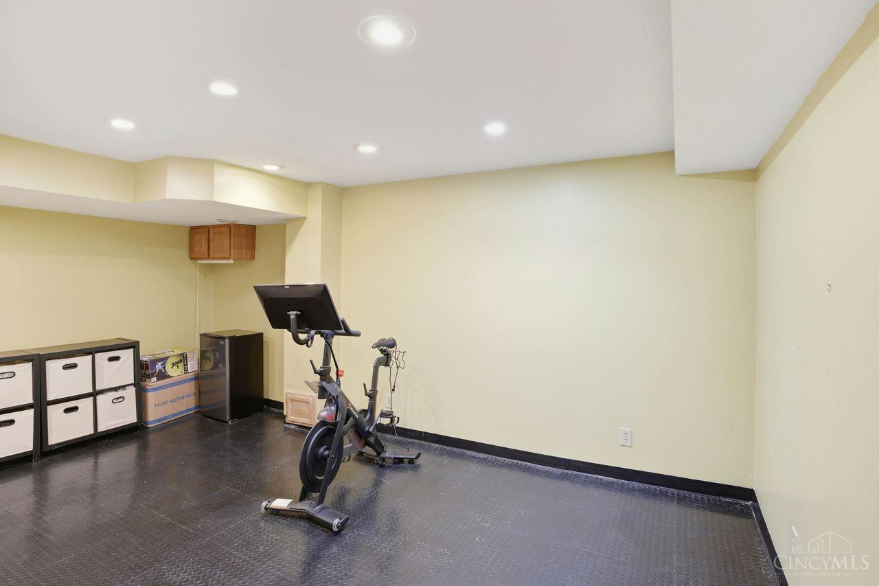7027 Glenellyn Drive