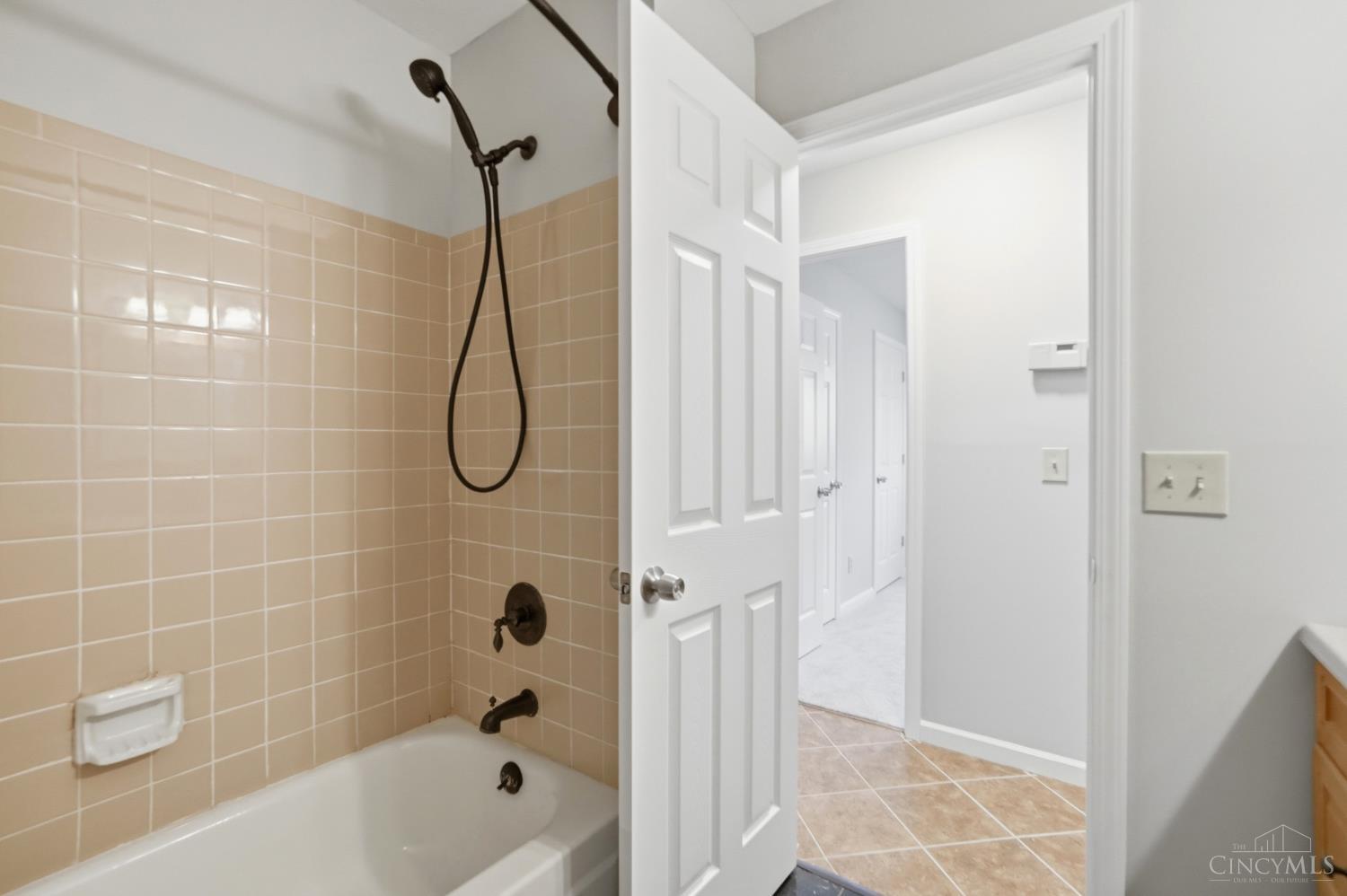 7216 Creekview Drive 3