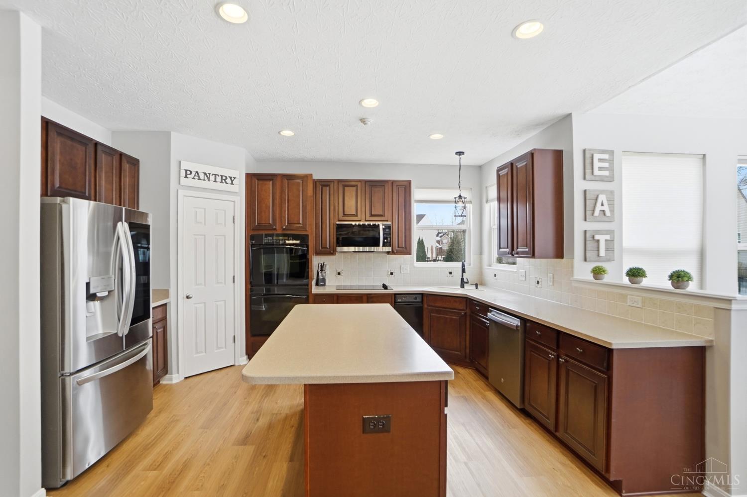 6973 Cottonwood Court