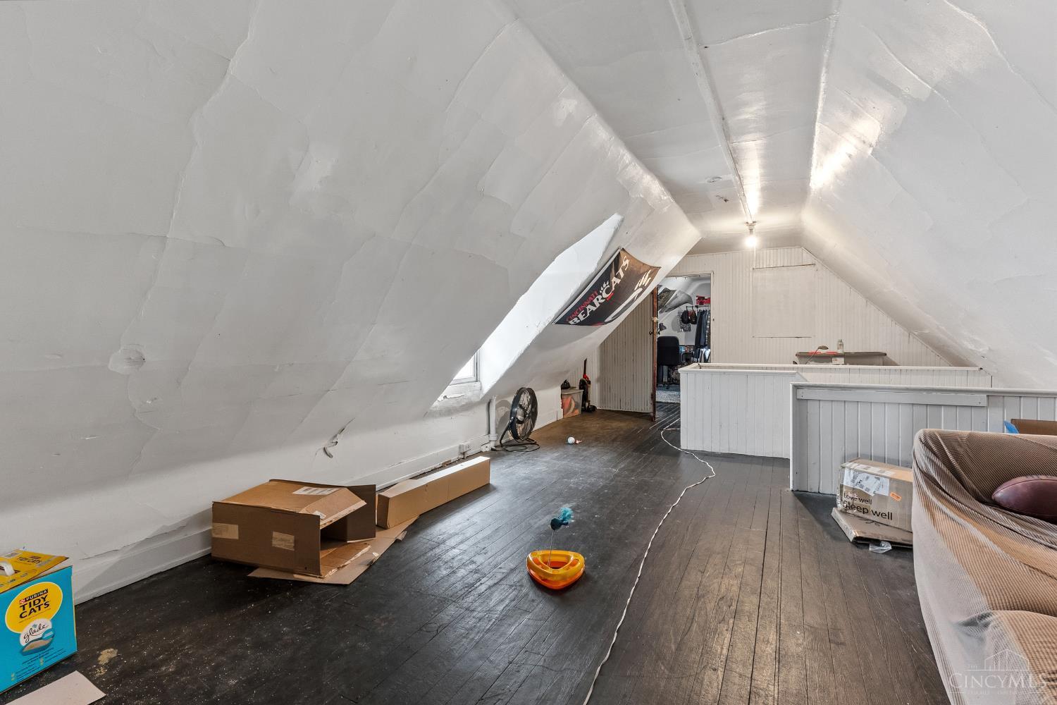 2327 Stratford Avenue