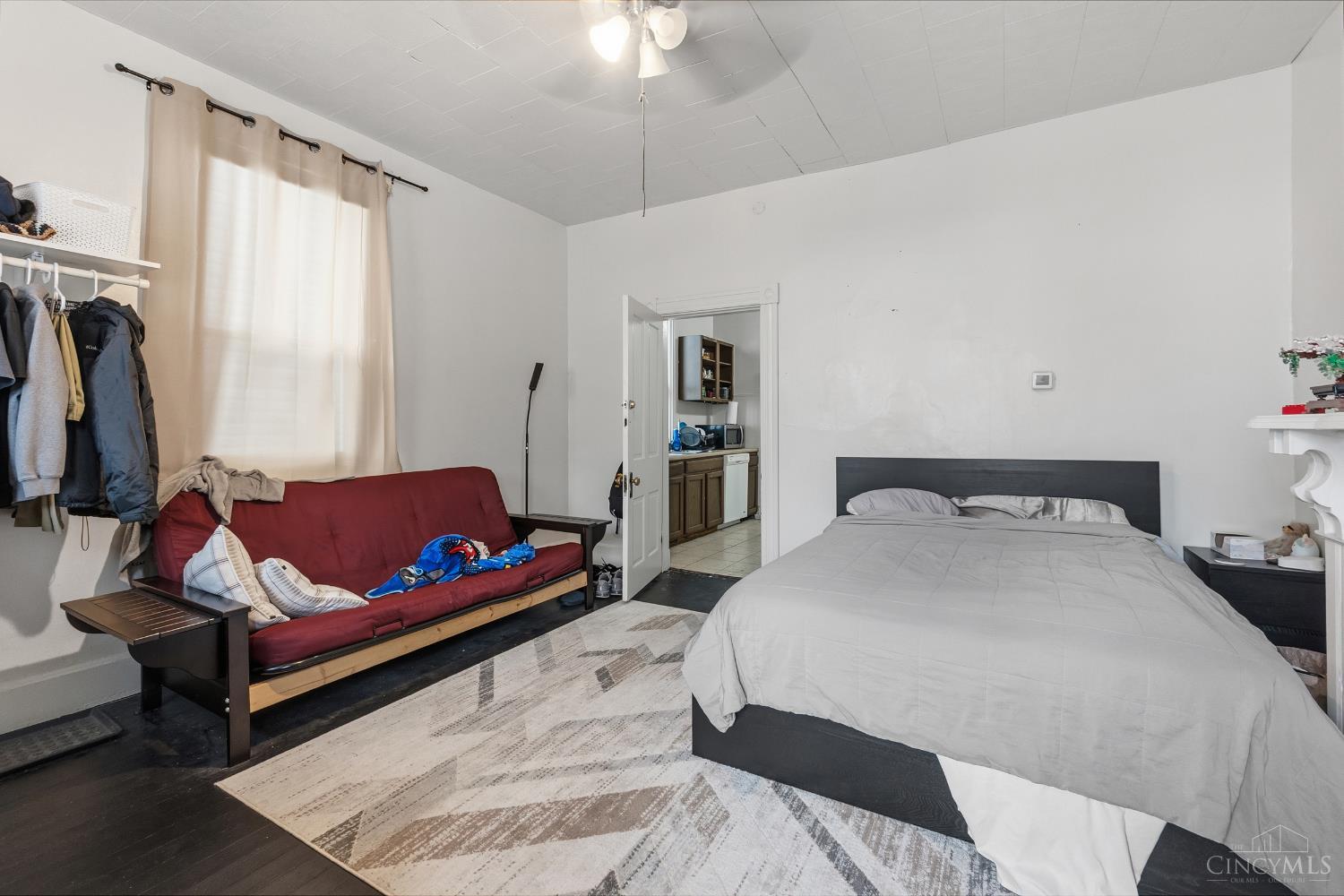 2327 Stratford Avenue