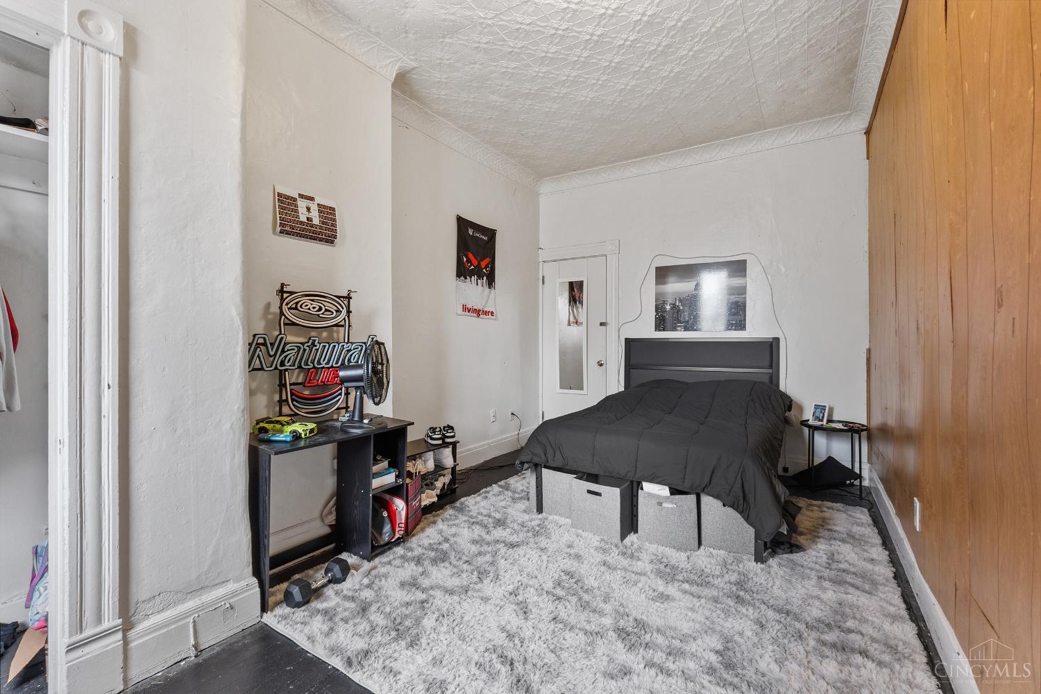 2327 Stratford Avenue