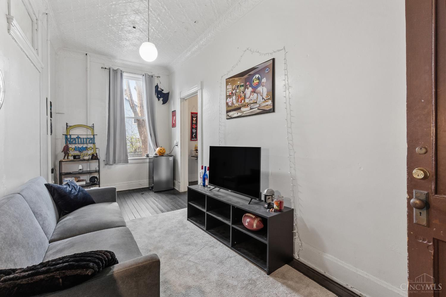 2327 Stratford Avenue