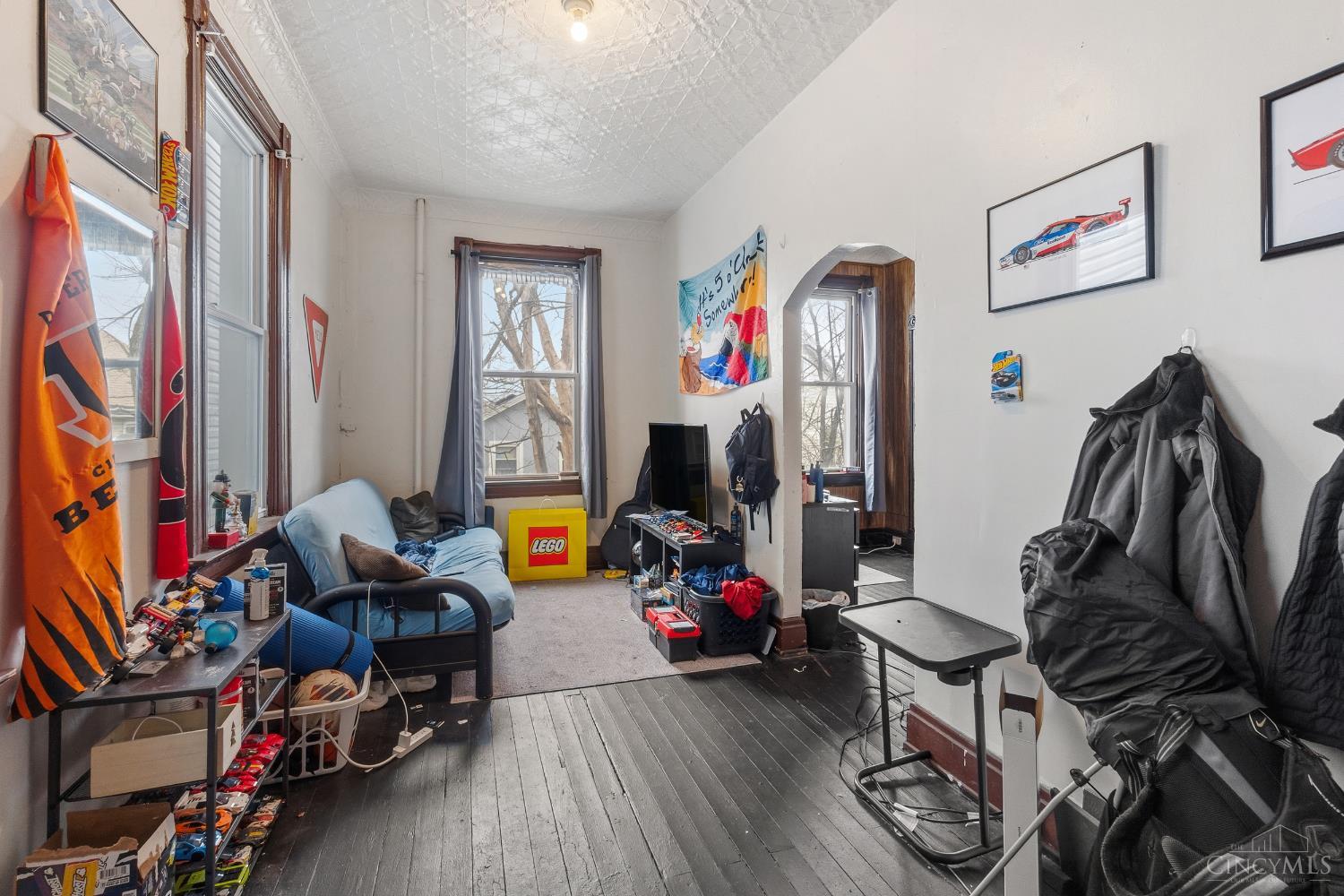 2327 Stratford Avenue