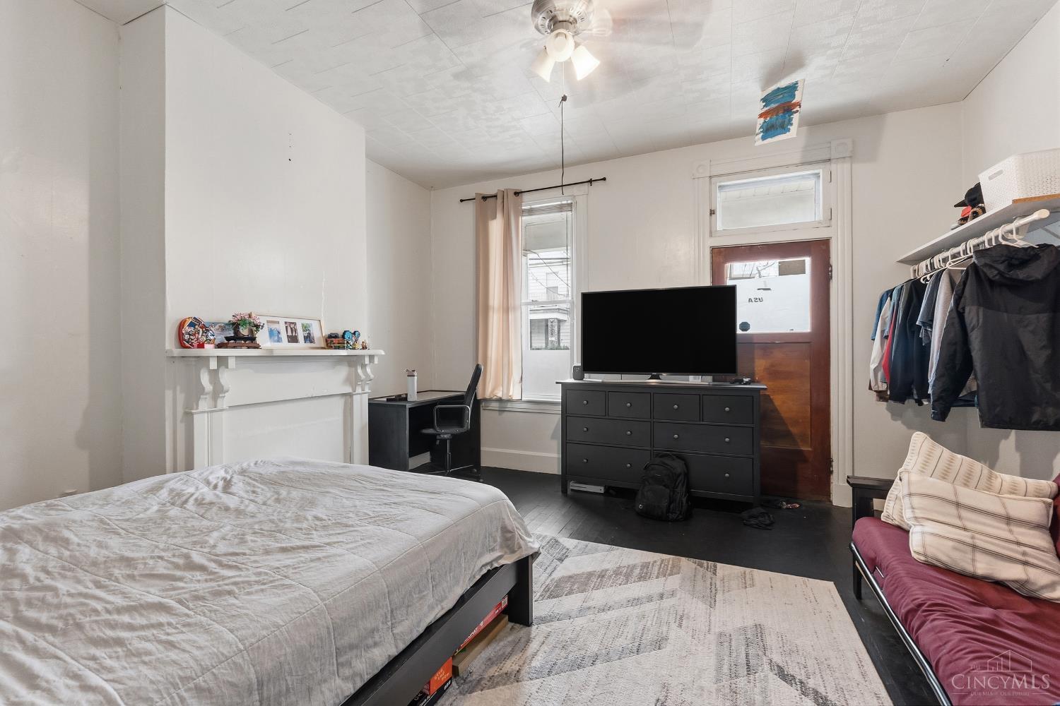 2327 Stratford Avenue