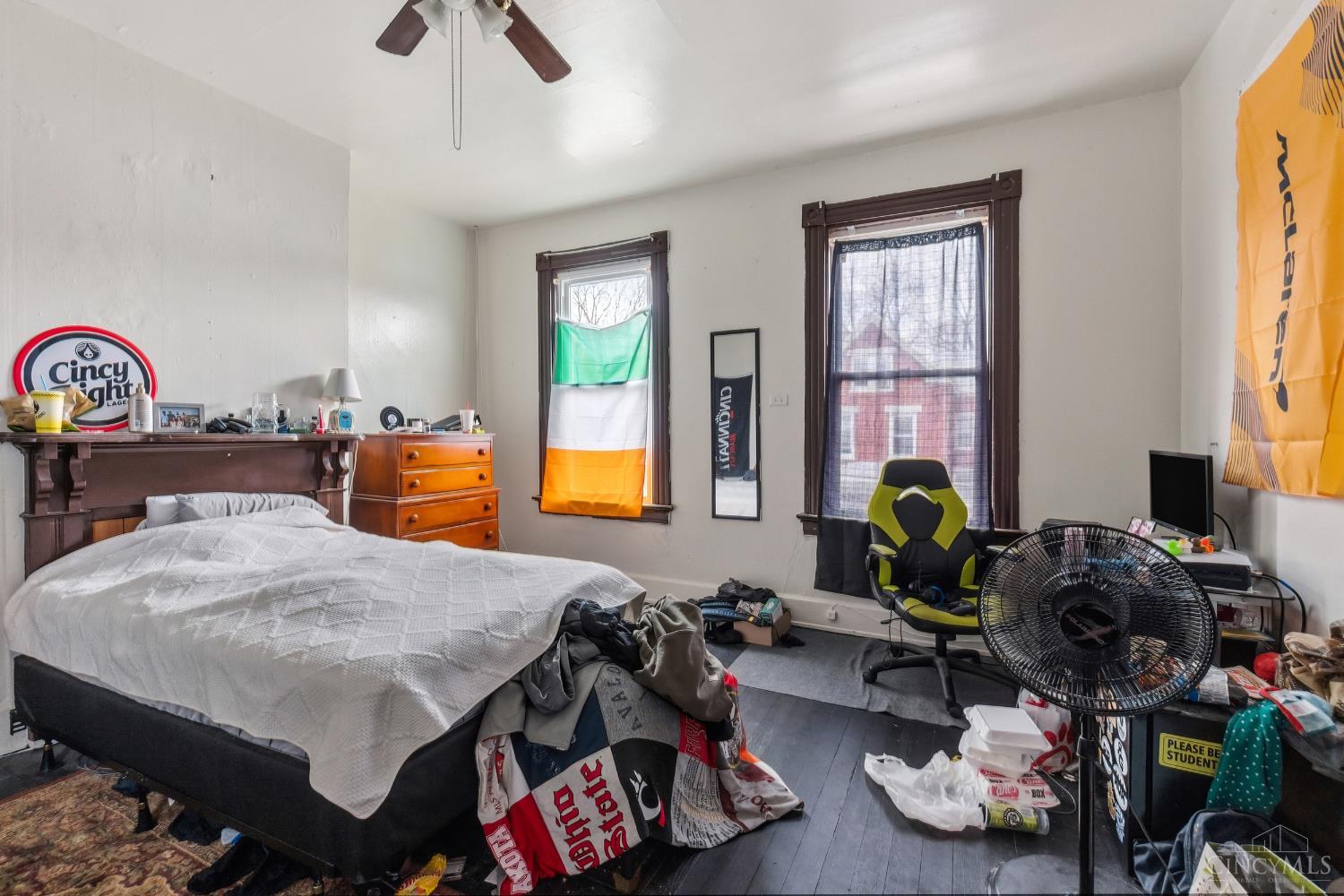 2327 Stratford Avenue