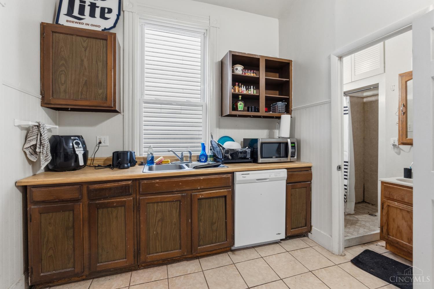 2327 Stratford Avenue