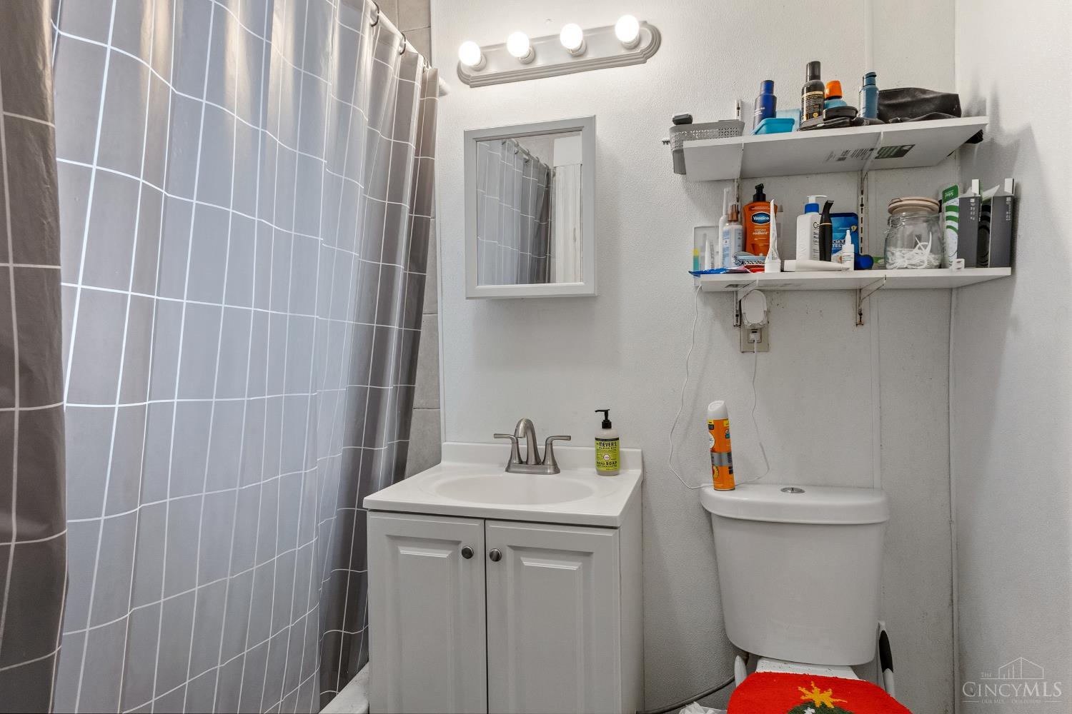 2327 Stratford Avenue