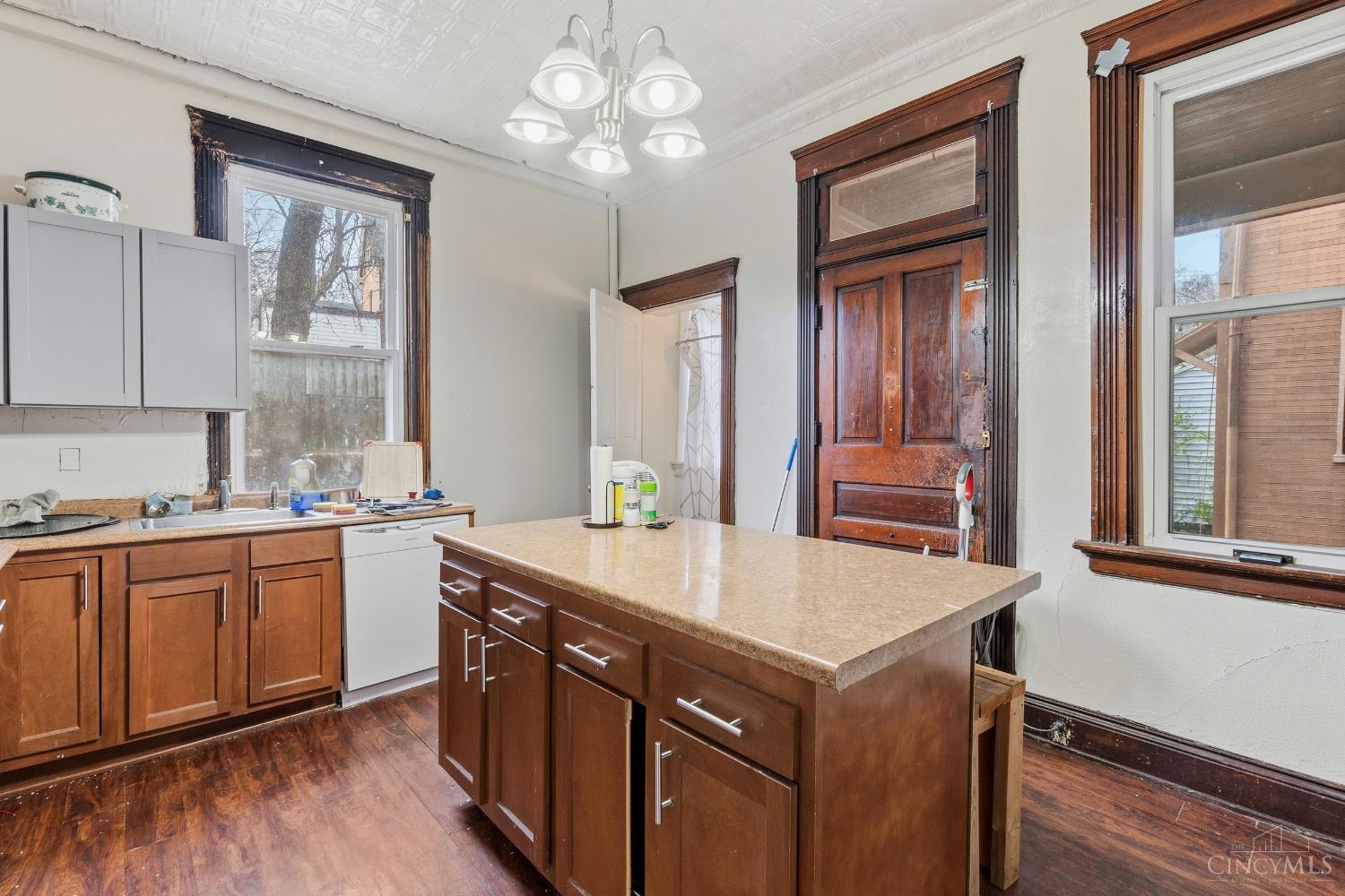 2308 W Clifton Avenue