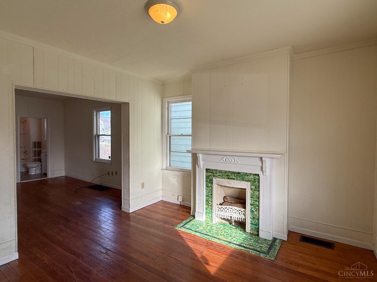 1606 Brewster Avenue