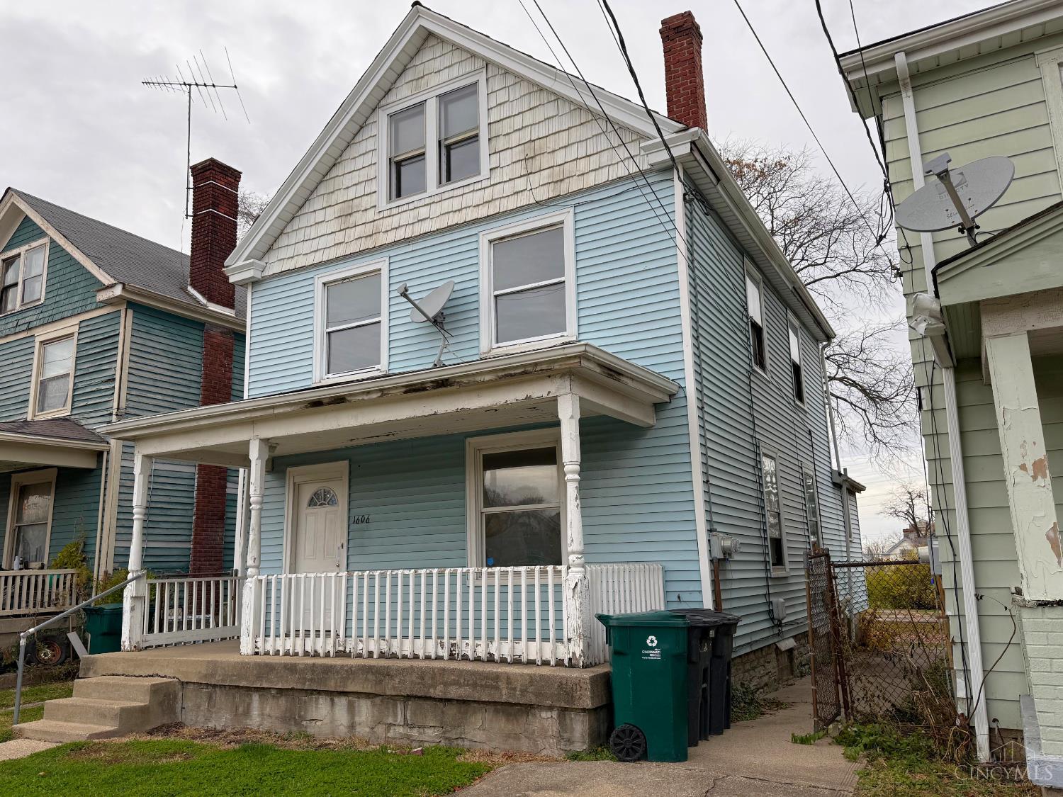 1606 Brewster Avenue