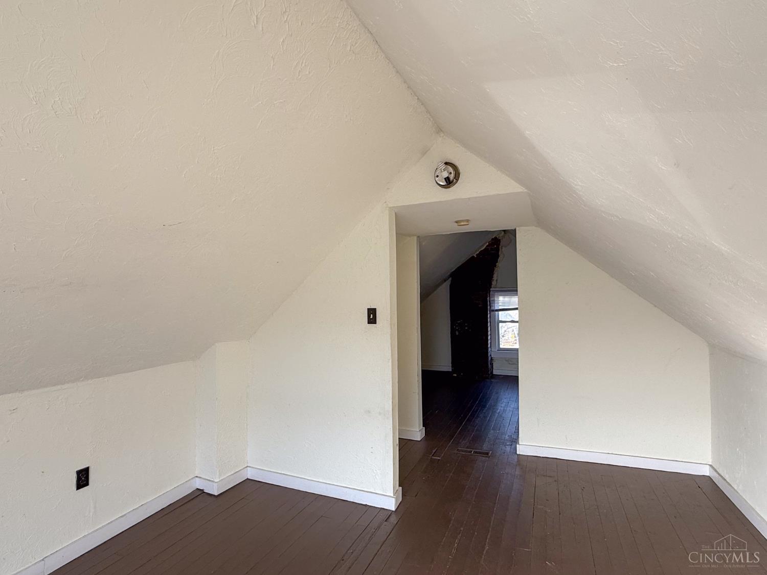 1606 Brewster Avenue