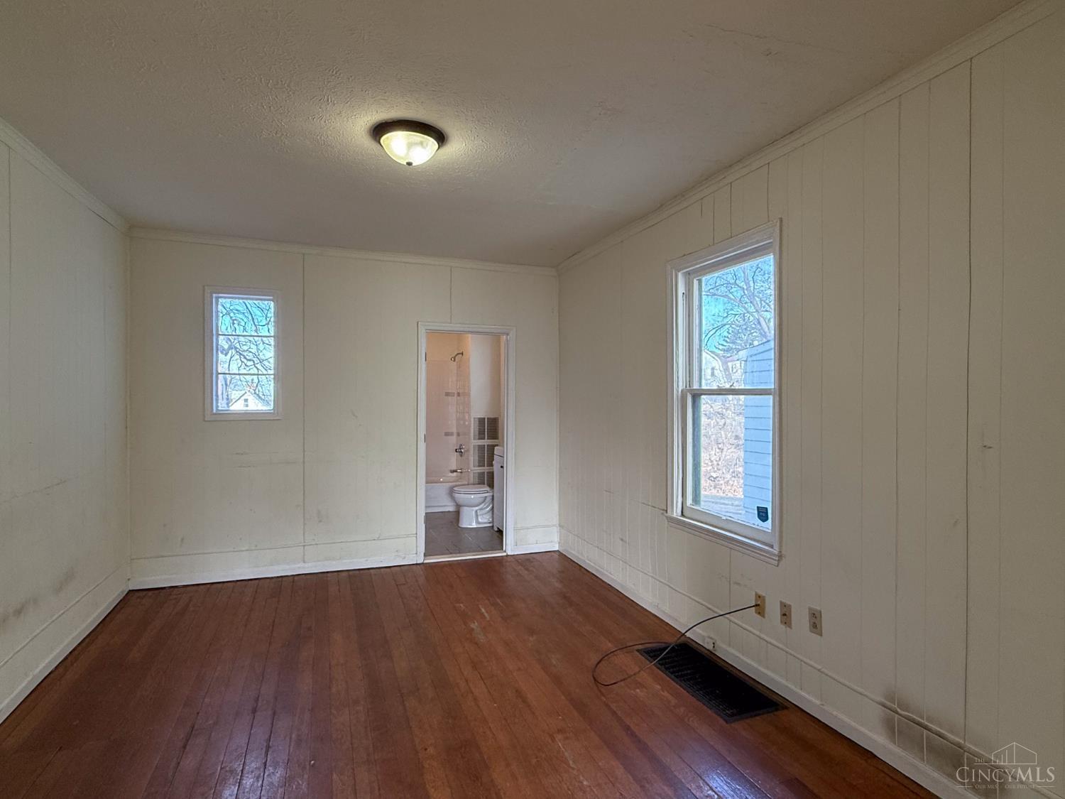 1606 Brewster Avenue