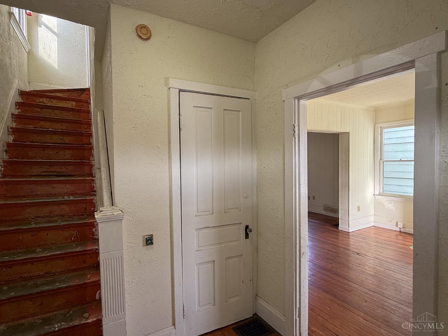 1606 Brewster Avenue