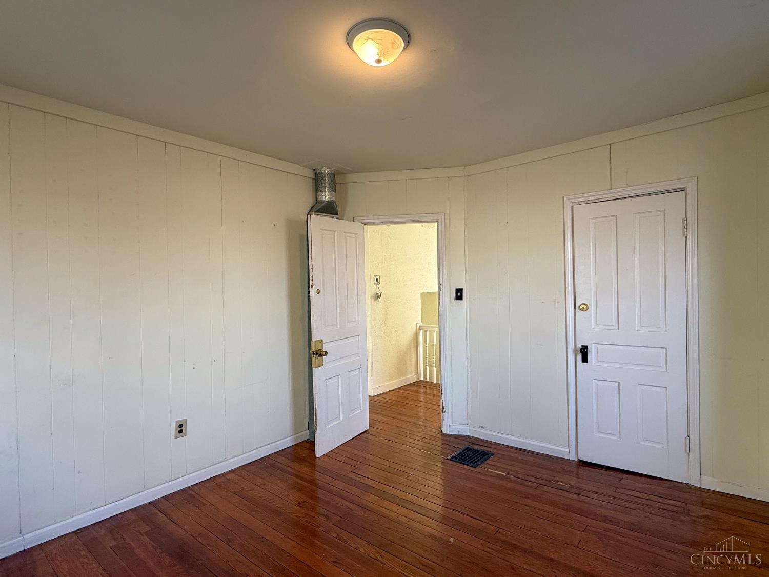 1606 Brewster Avenue