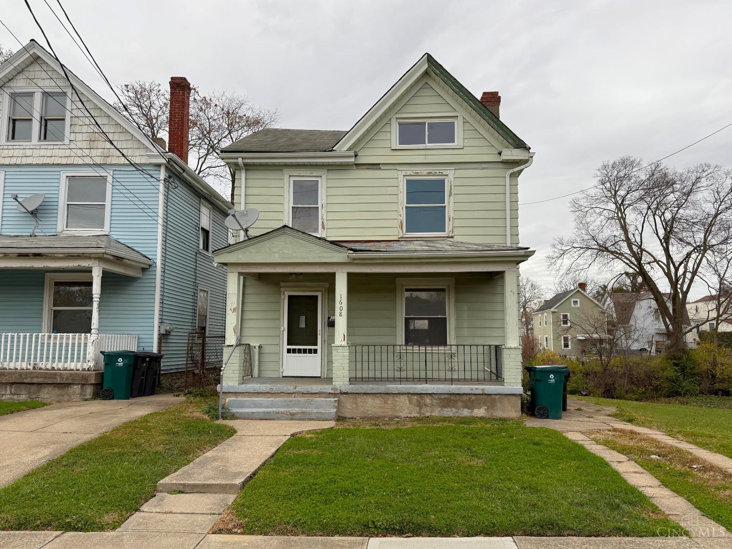 1608 Brewster Avenue