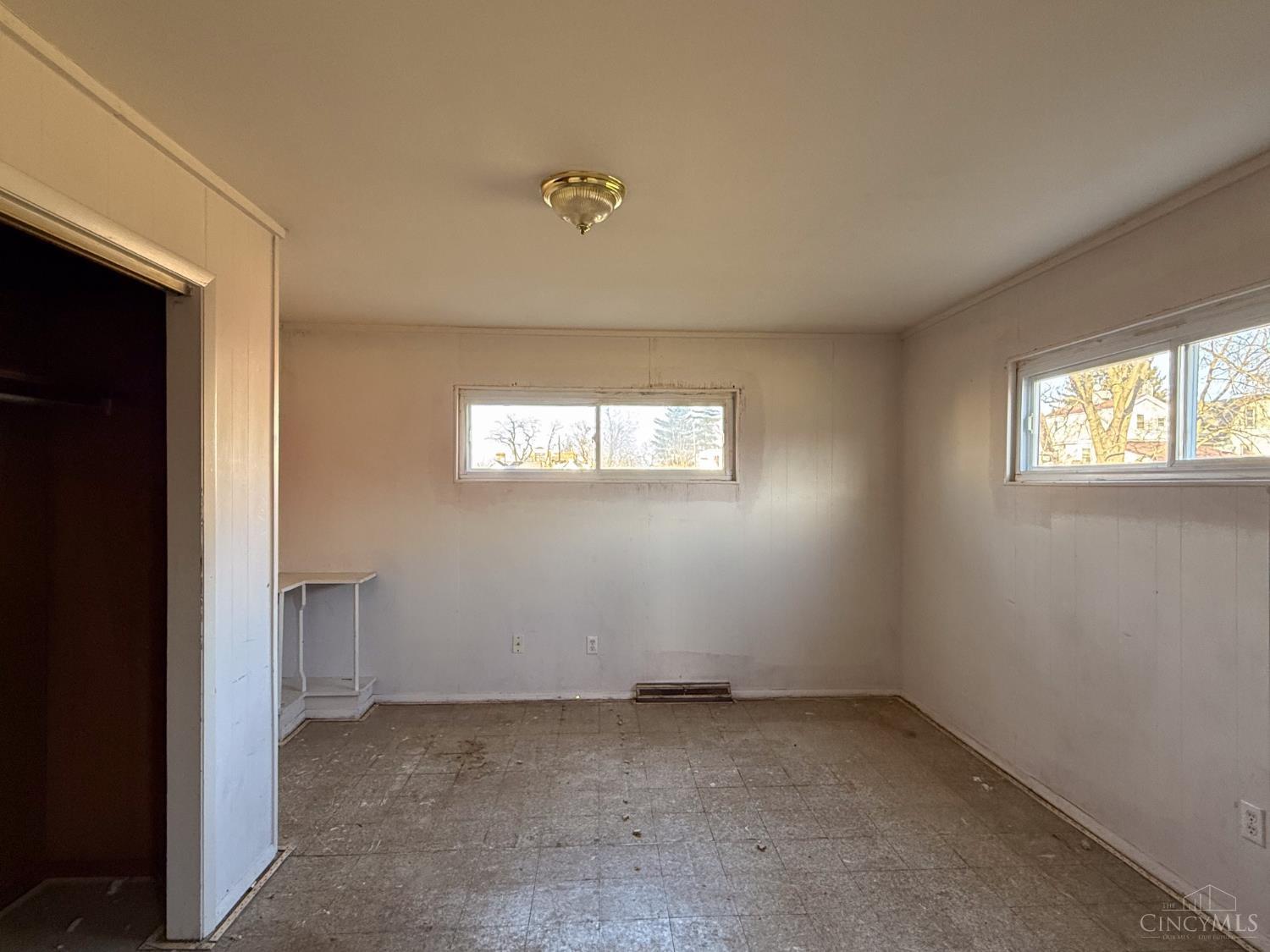 1608 Brewster Avenue